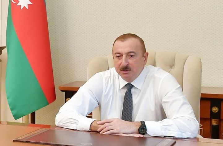 “Açılışdan sonra qapıları qıfıllanır və işləmirlər. Bu, dözülməzdir”