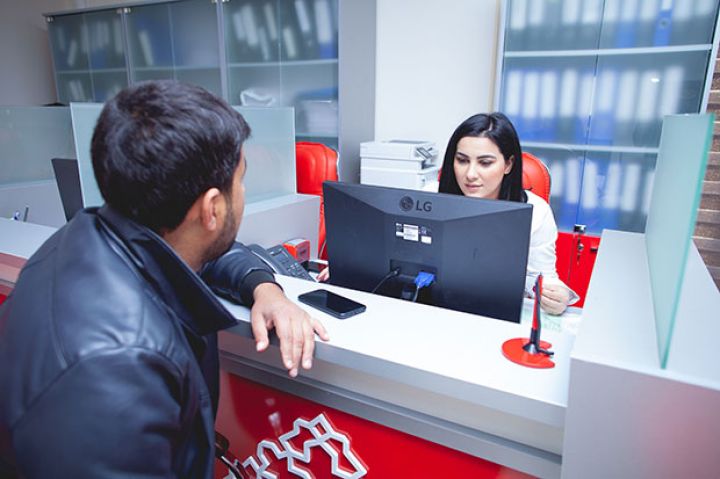 Əhali dollar üçün banklardan böyük məbləğdə əmanətini geri götürüb