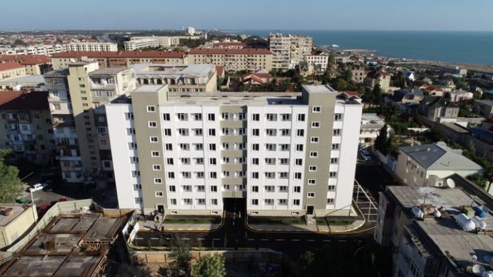 Prezidenti və birinci xanım yataqxana binasının açılışında