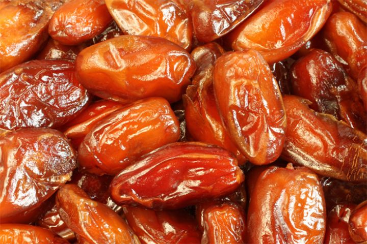 Xurma, meyvə şirələri və energetik içkilərə tətbiq edilən idxal gömrük rüsumunun müddəti uzadılıb