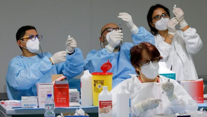 Peyvəndlər koronavirusdan ölüm və xəstəxanaya yatmaq risklərini 90 faizdən çox azaldır