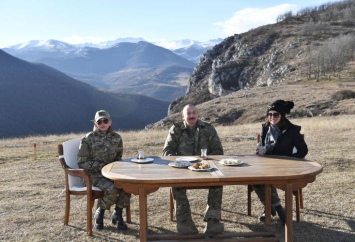 Prezident Şuşada qalıb - "Ali Baş Komandan Şuşadan getmək istəmir"