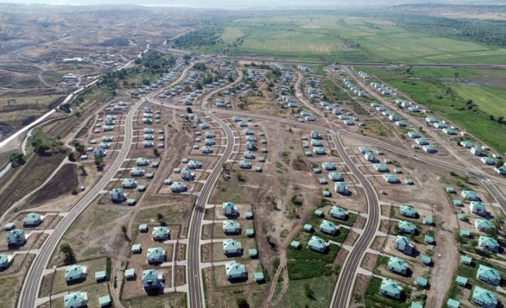 "200 evdən ibarət gözəl kənd salınıb, əlavə 150 evin inşa edilməsi nəzərdə tutulur"