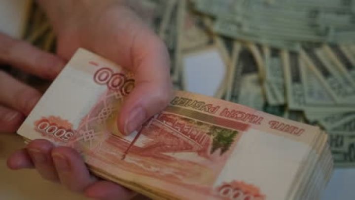 Moskva birjasında hərracların açılışında dolların məzənnəsi düşüb