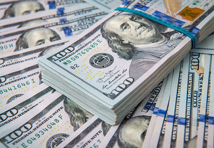 Azərbaycan Mərkəzi Bankı valyuta bazarına müdaxilə etdi - Bazardan 394 milyon dollar aldı