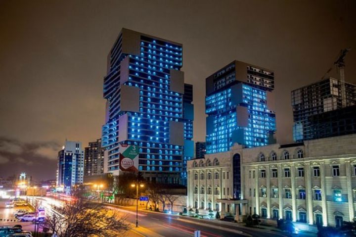 Sakinlərinə mənzil açarlarının təqdim edilməsinə başlanılıb 