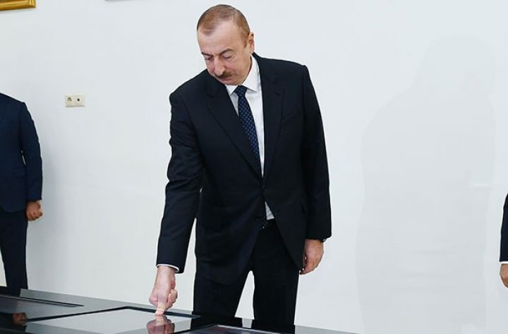 Prezident  elektrik yarımstansiyasını işə saldı