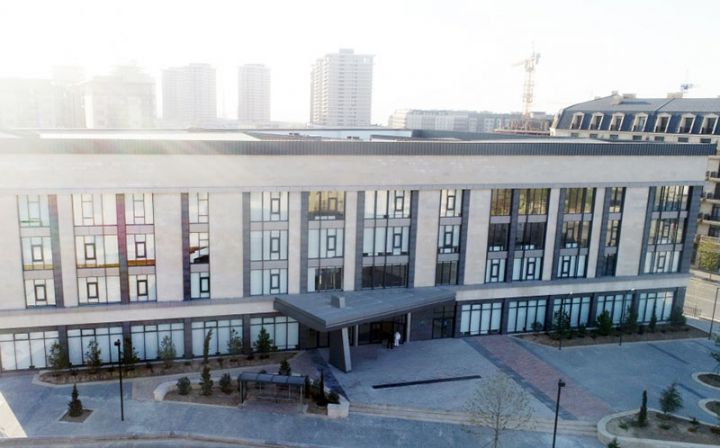 Prezident və birinci xanım Ağ Şəhərdə Liseyin yeni binansının açılışında iştirak etdilər