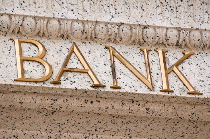 Azərbaycanda yalnız bir bankın əməliyyat xərcləri azalıb - SİYAHI