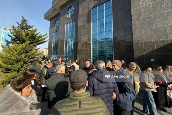 Müxtəlif rayonlarından olan stomatoloqlar TƏBİB-in qərarına etiraz edir